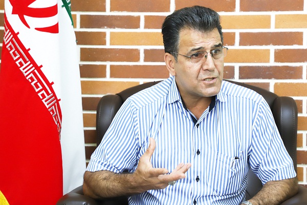 جامه ای که برای باحشمت گشاد است!