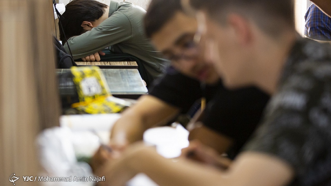 آسیبهایی که نوجوانان از آثار ترجمهای میبینند