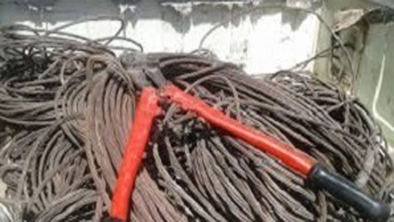 متلاشی شدن باند سرقت سیم‌های برق فشار قوی