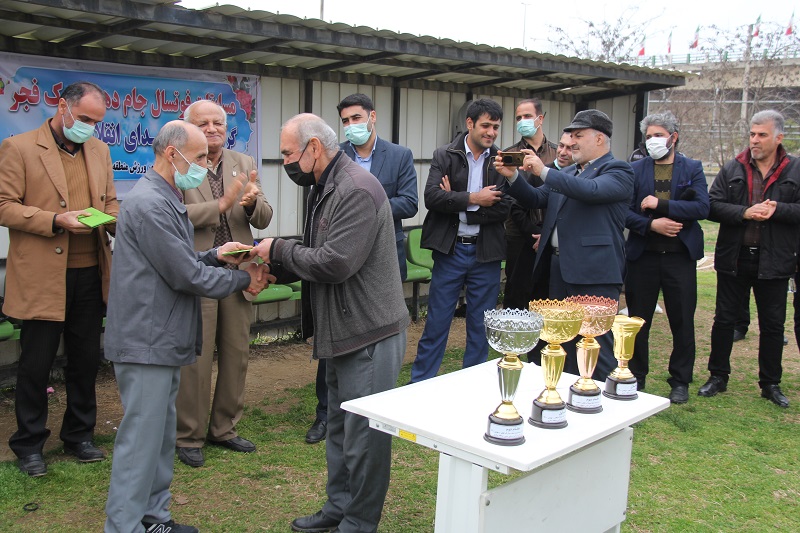 برگزیدگان فوتبال دهه فجر بر سکوی قهرمانی ایستادند
