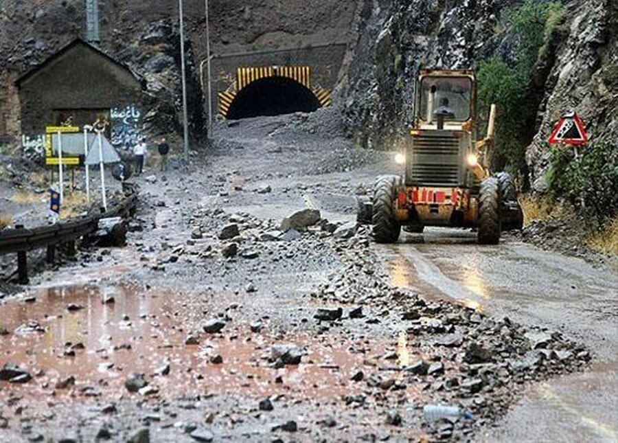 سیلاب جاده هراز را بست/ ترافیک سنگین در کندوان