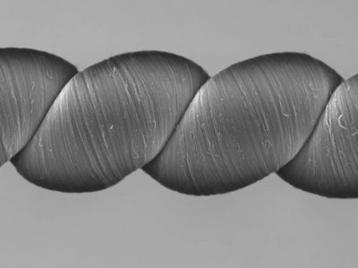 تولید برق با پیچاندن و کشیدن نخ های مخصوص