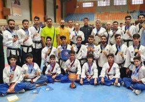 مدال برنز رقابتهای برتر پومسه بر گردن تکواندوکاران مازنی