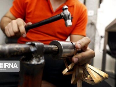 کار فقط پشت میز نشینی نیست