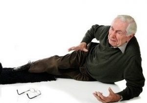 زمین خوردن برای مردان مسن خطرناک تر از زنان است