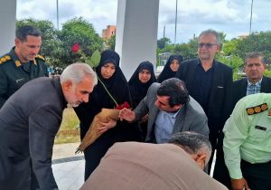 استاندار در سفر کاری به محمودآباد به مقام شامخ شهیدان ادای احترام کرد