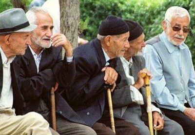 لبخند نوزاد زیر سایه عصای پیرمرد گم شد