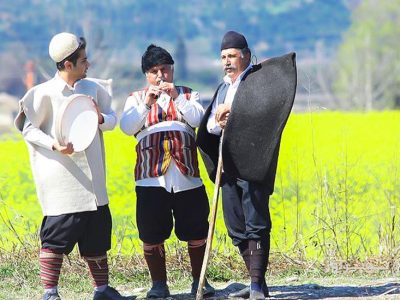 بازگشت به سنت‌های گذشته