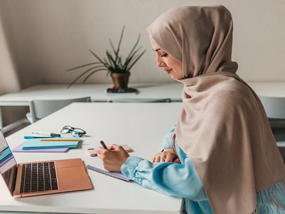 مشکلات مادران شاغل با فرزندان نوجوان