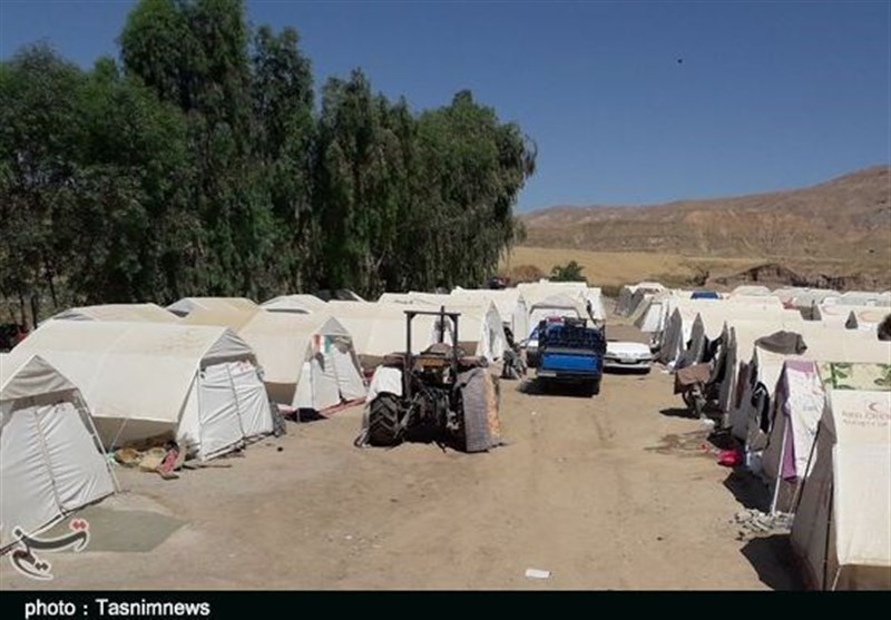 بلاتکلیفی و زندگی ۷۵ روزه مردم روستای «چم‌مهر» ‌در زیر چادر؛ روستانشینان‌ مهاجرت کردند+ تصاویر