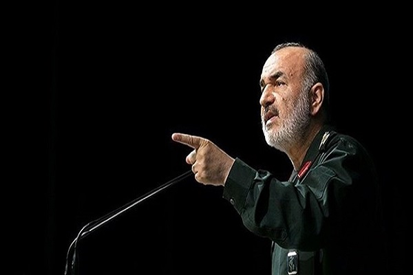 هرکس در ماجرای ترور سردار سلیمانی نقش داشته را می‌زنیم