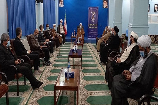 تثبیت انقلاب با وحدت حوزه و دانشگاه