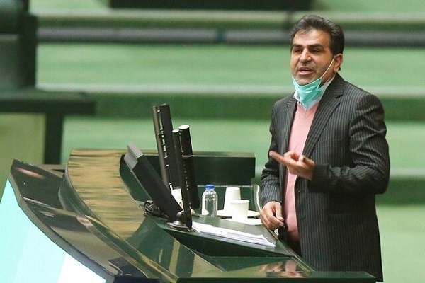 بانک‌ها اقتصاد روستاها را به نابودی کشانده‌اند/  صندوق‌های بازنشستگی تبدیل به حیاط خلوت دولت شده‌اند/ پاسخگوی همه ۸۴ میلیون ایرانی باشید