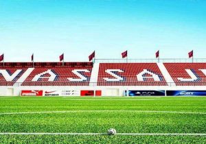 چمن ورزشگاه شهید وطنی در حال تخریب است