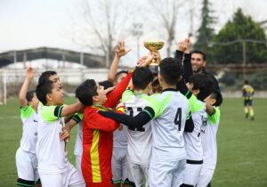 پدیده ساری قهرمان شد