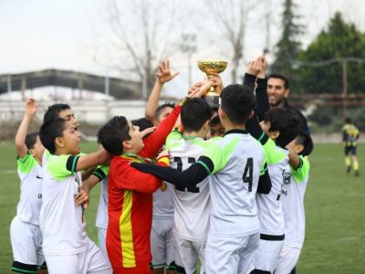 پدیده ساری قهرمان شد