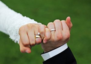زوجین مشکلات شان را در ابتدا جدی بگیرند