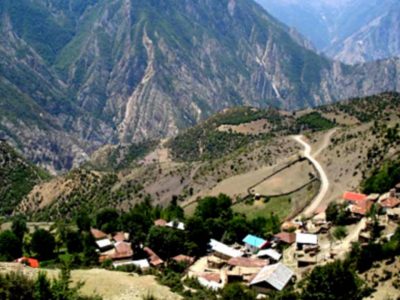 روستا و قلعه کنگلو بر فراز البرز کوه
