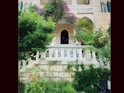 گلدا اینجا خوابیده